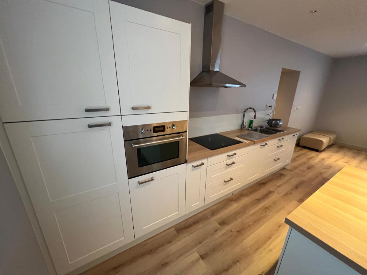 Ruim App. Met Grote Garage Appartement Ieper Buitenkant foto