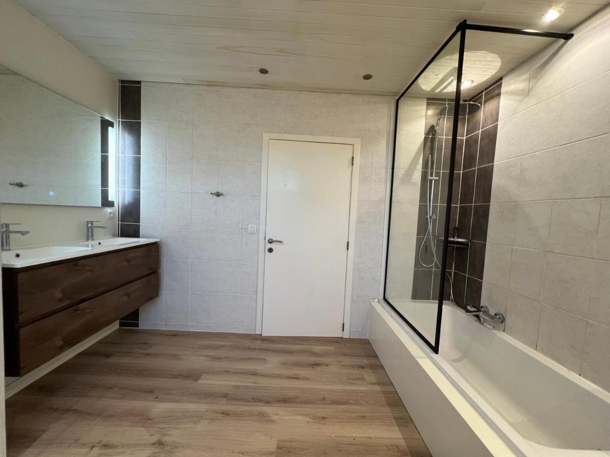 Ruim App. Met Grote Garage Appartement Ieper Buitenkant foto