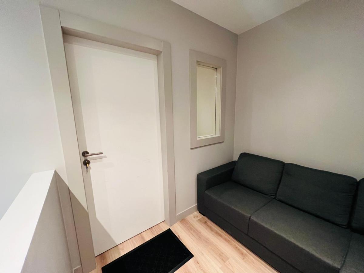 Ruim App. Met Grote Garage Appartement Ieper Buitenkant foto