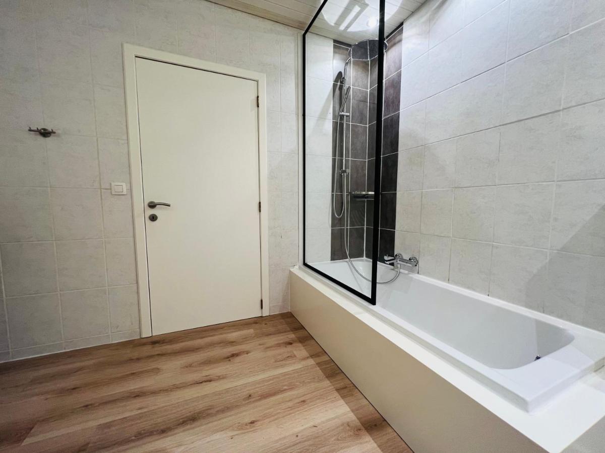 Ruim App. Met Grote Garage Appartement Ieper Buitenkant foto